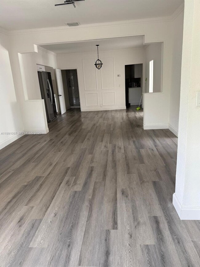 Building Photo - 248 SW 18th Ct