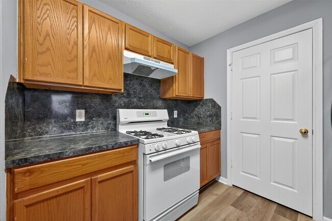 Building Photo - 8253 Fuqua Gardens Dr
