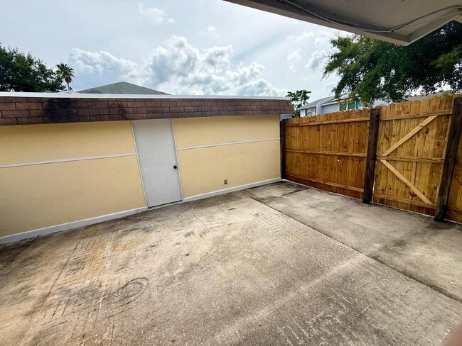Building Photo - 2079 Santiago Way N