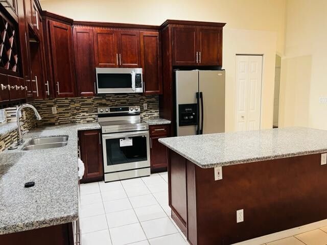 Building Photo - 10787 Fillmore Dr