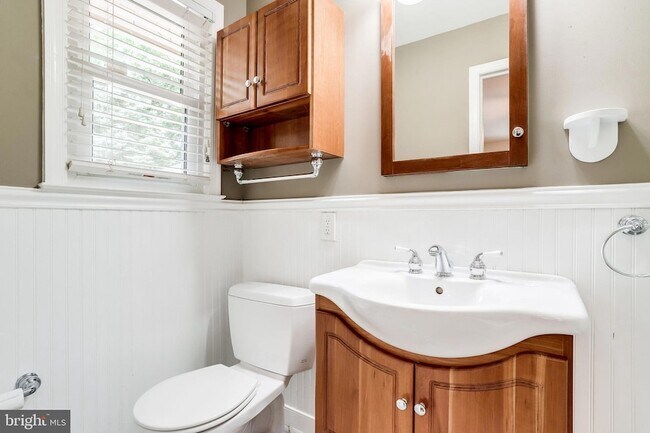 Building Photo - 5225 Old Dominion Dr