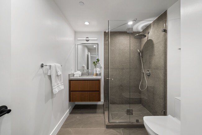 Building Photo - 16105 Clear Oak Dr