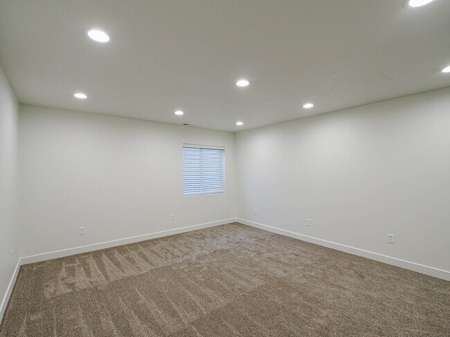 Building Photo - 14436 S Ferndale Way