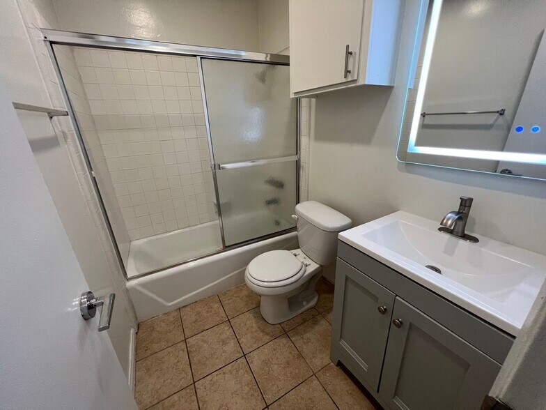 Building Photo - 3746 S Canfield Ave