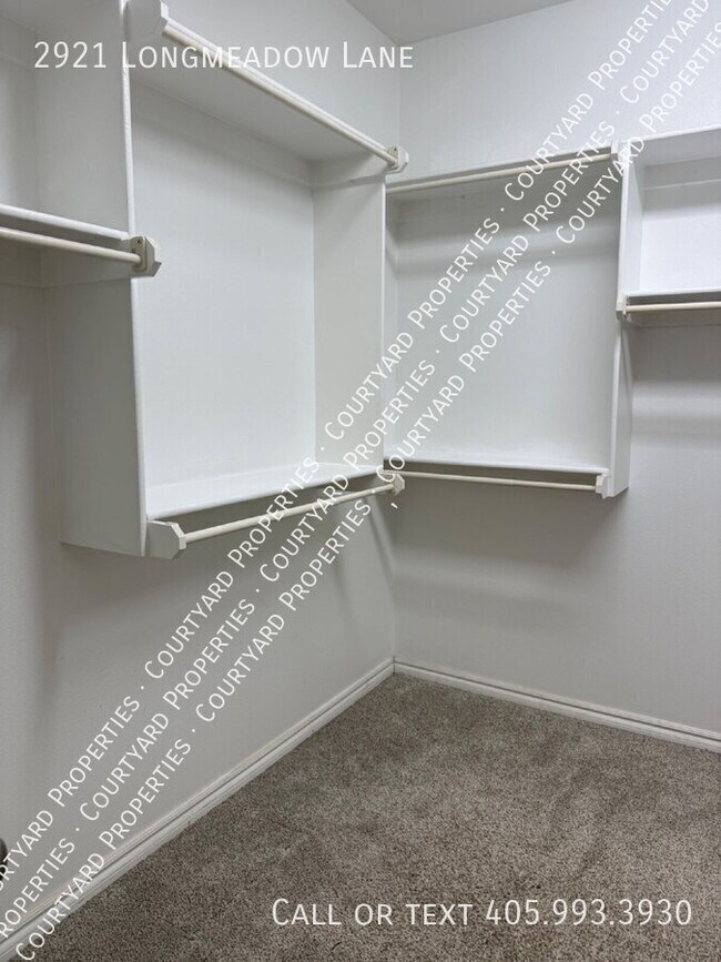 Building Photo - 2921 Longmeadow Ln
