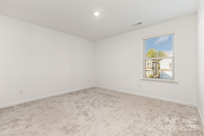 Building Photo - 14040 Lake Home Ln