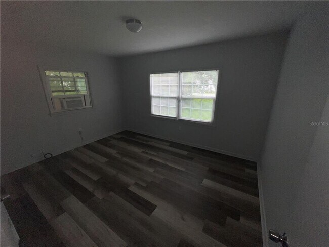 Building Photo - 3042 Azalea Ave