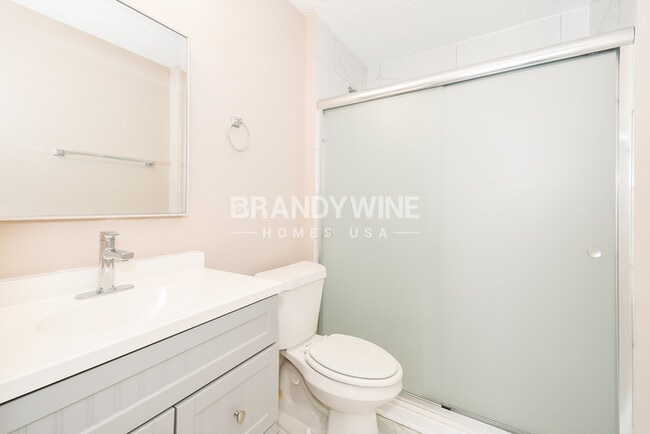 Building Photo - 11856 Lake Bend Cir