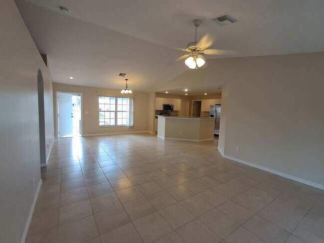 Building Photo - 6142 Hester Ave