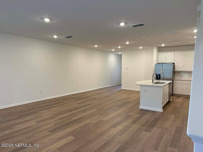 Building Photo - 403 Woods Ln