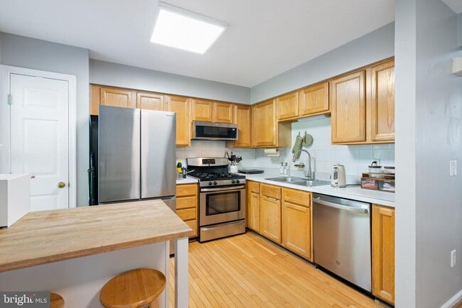 Building Photo - 5964 Edgehill Ct