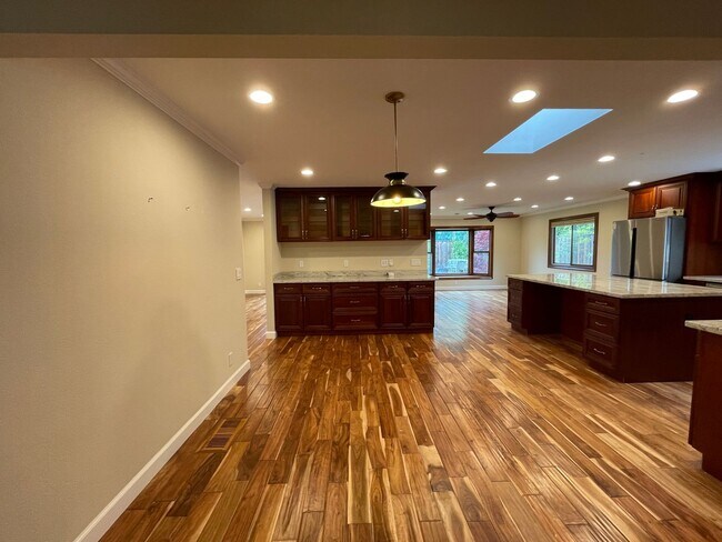 Building Photo - SUNNYVALE - Sunnyvale Updated 4-Bed, 2-Bat...