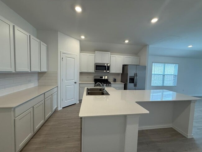 Building Photo - 125 Sormonne Lp