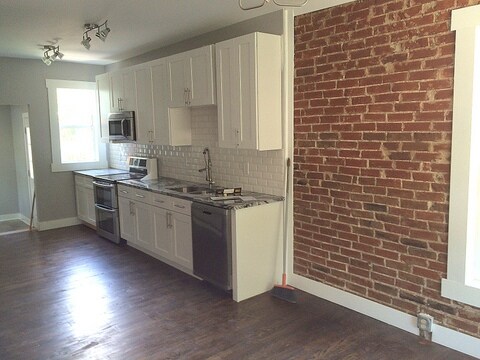 Building Photo - 529 Cherokee St