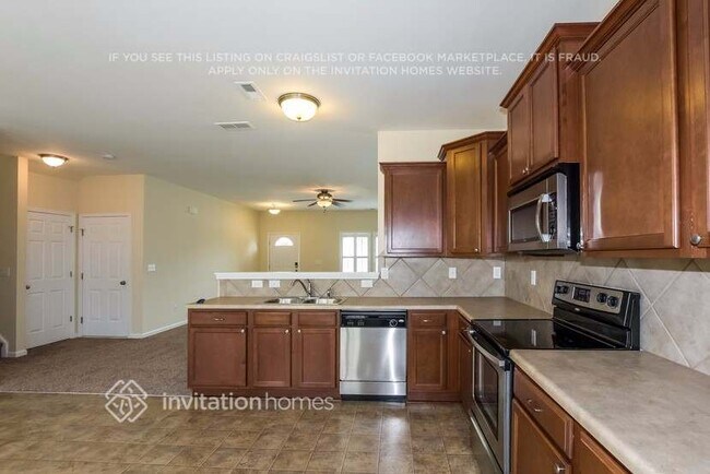 Building Photo - 10211 Daniel Dwayne Dr