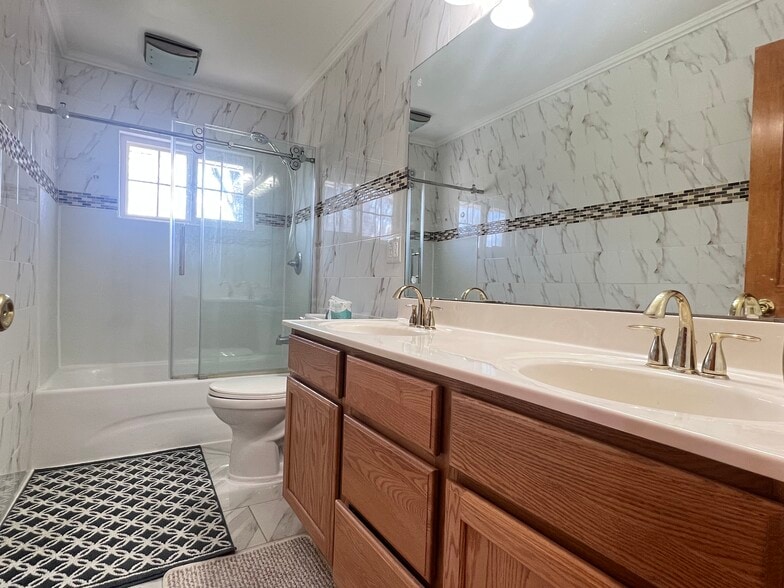 Building Photo - 2507 Sheridan Dr