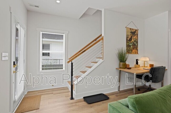Building Photo - 5 McDade St