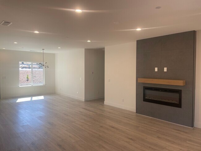 Building Photo - 6639 Dolores Dr