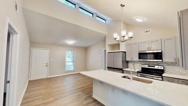 Building Photo - 5012 Glenview Ct