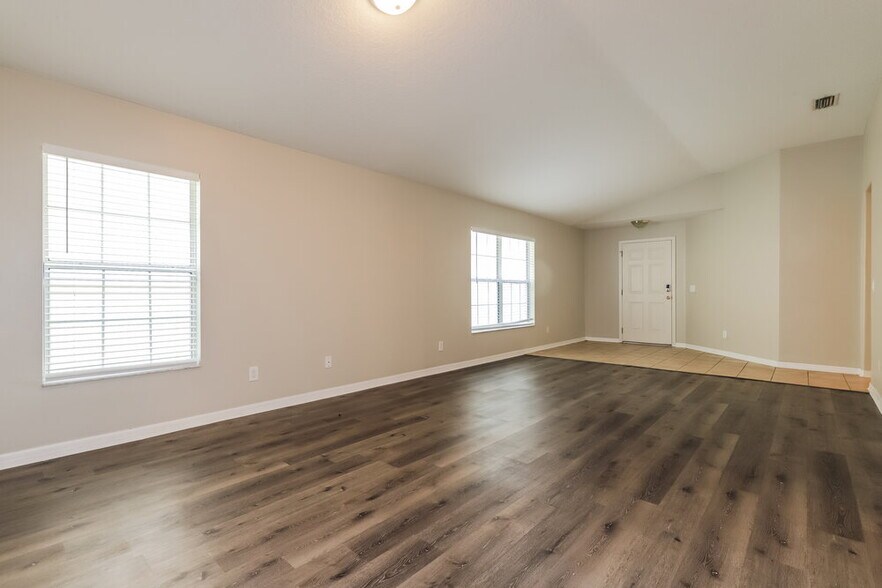 Building Photo - 11160 Golden Silence Dr