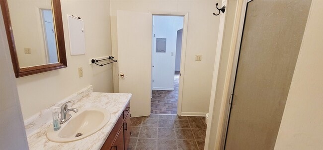 Building Photo - 11 Trails End Rd