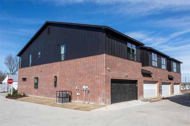 Building Photo - 2807 Stanley Ave