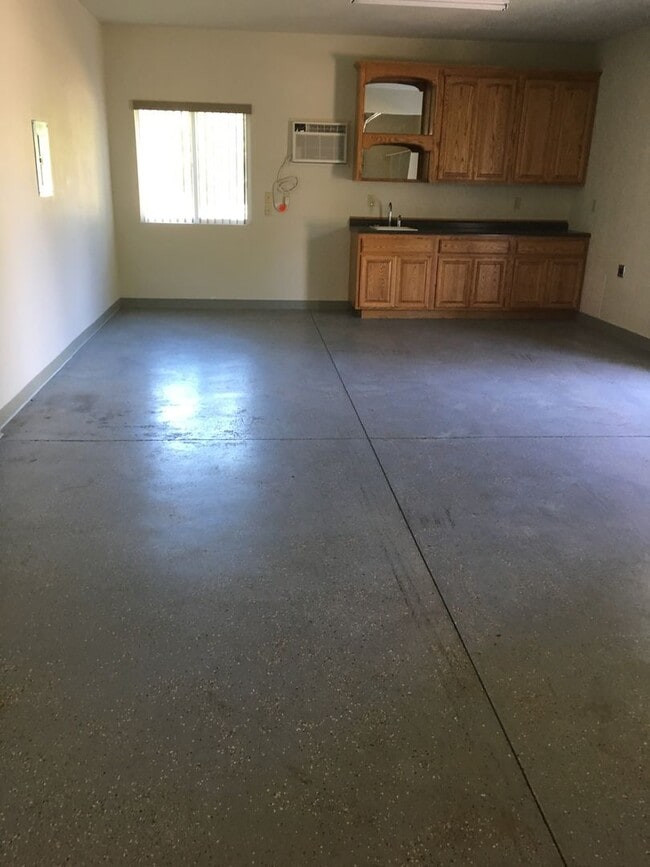 Building Photo - 3 BED 2 BATH W/ATTACHED MOTHER-IN-LAW SUITE *SOLAR PANELS ON ROOF = LOW ELECTRIC BILL*