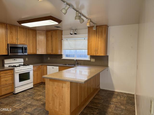 Building Photo - 1026 Cawston Ave