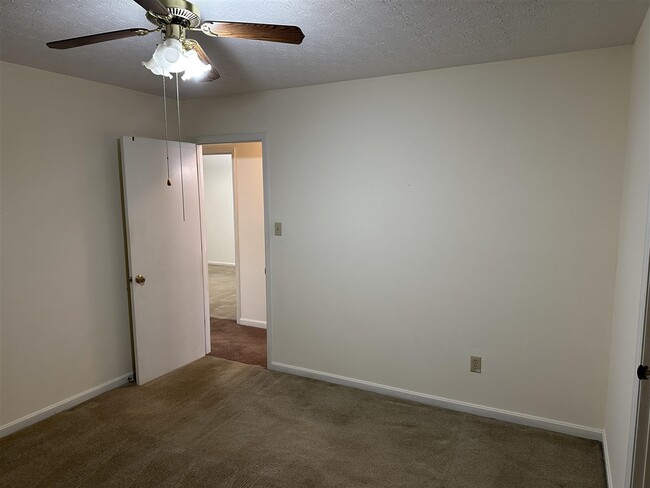 Building Photo - 722 Geronimo Way