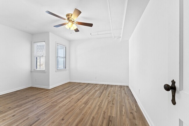 Building Photo - 2964 W Jefferson Ave