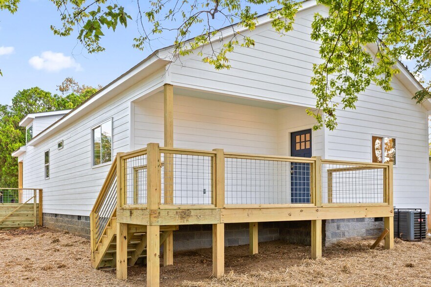 Building Photo - 2006 E 14th St