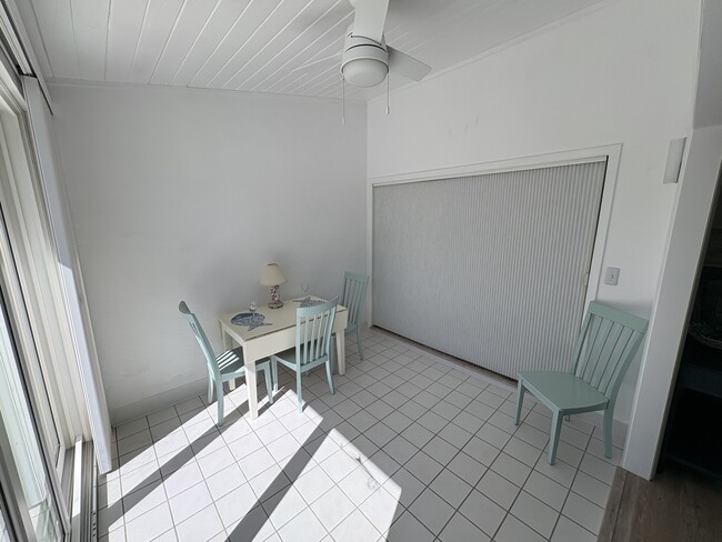 Building Photo - 907 Gibbs Rd