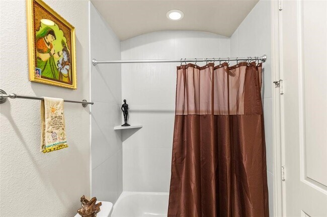 Building Photo - 2318 Hutchins St