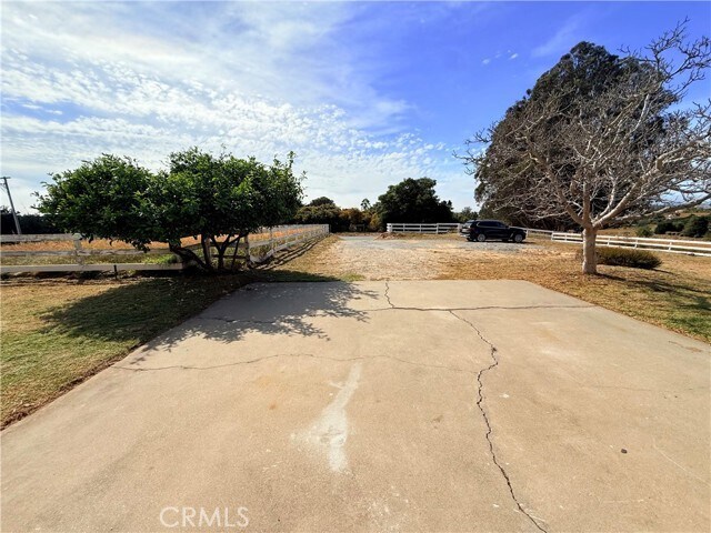 Building Photo - 575 Aloma Way