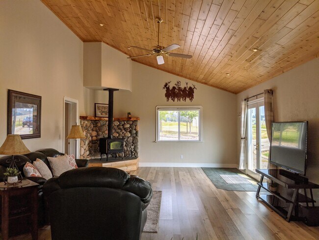 Building Photo - 60 Jewel Trl
