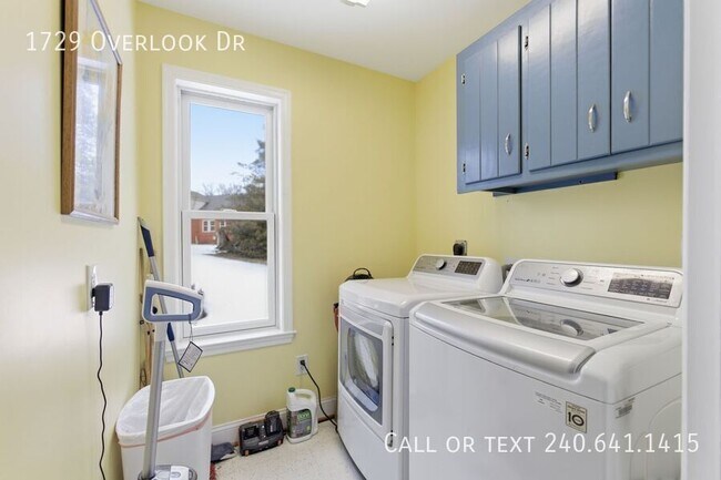 Building Photo - 1729 Overlook Dr