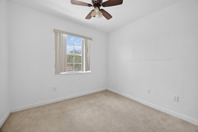 Building Photo - 1575 NE 33rd Ave