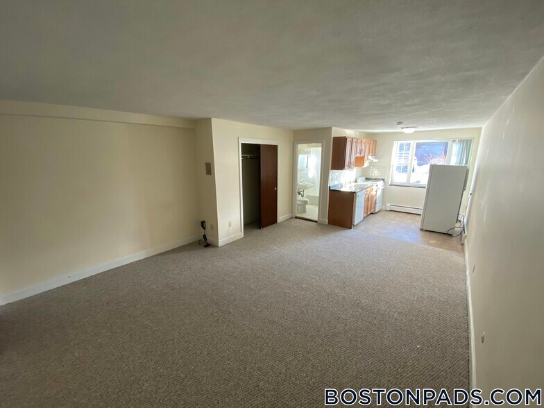 Building Photo - 4 Brattle Dr