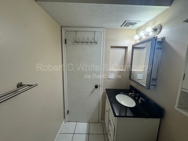 Building Photo - 95 Woodsedge Dr