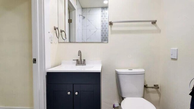 Building Photo - 2913 SW 13th St