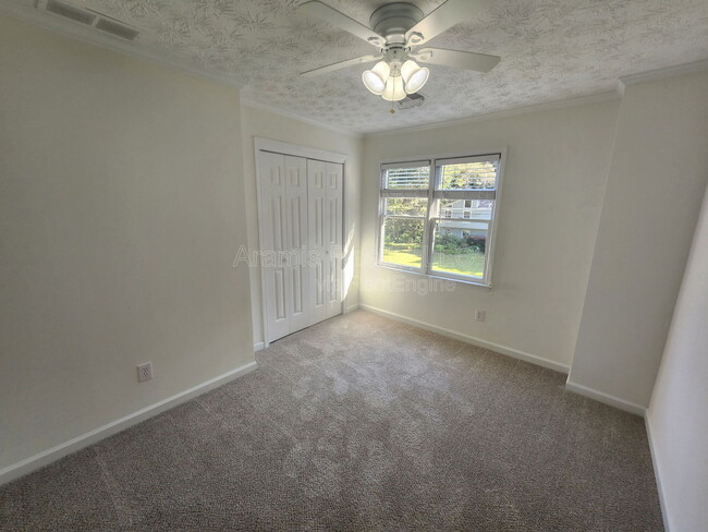 Building Photo - 4860 Tremont Dr NE