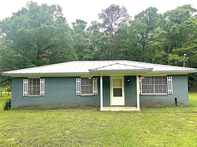 Building Photo - 560 Beverly Dr