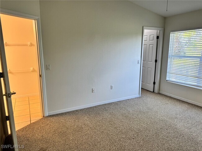 Building Photo - 860 Hampton Cir