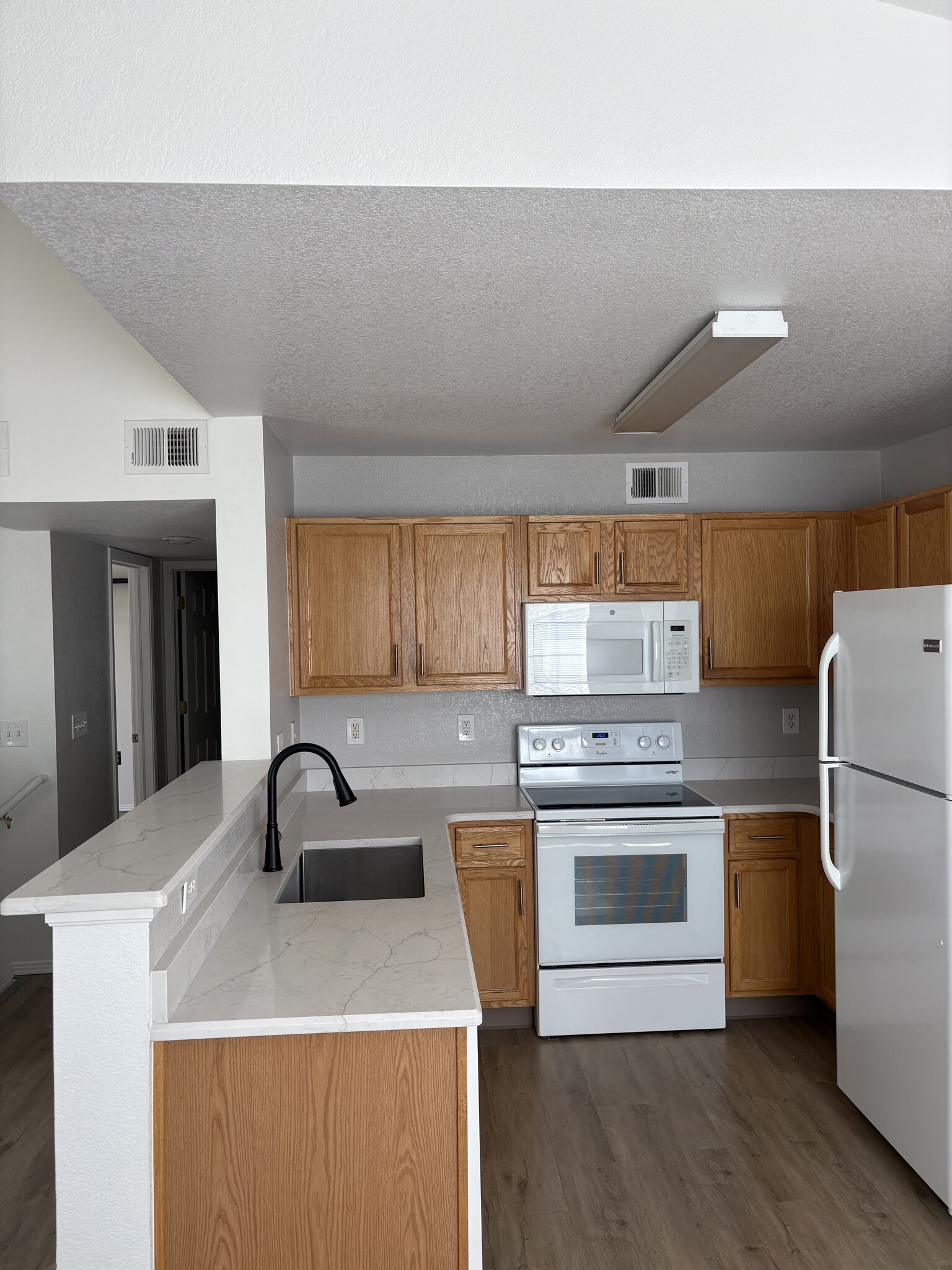 Building Photo - 3002 W Elizabeth St