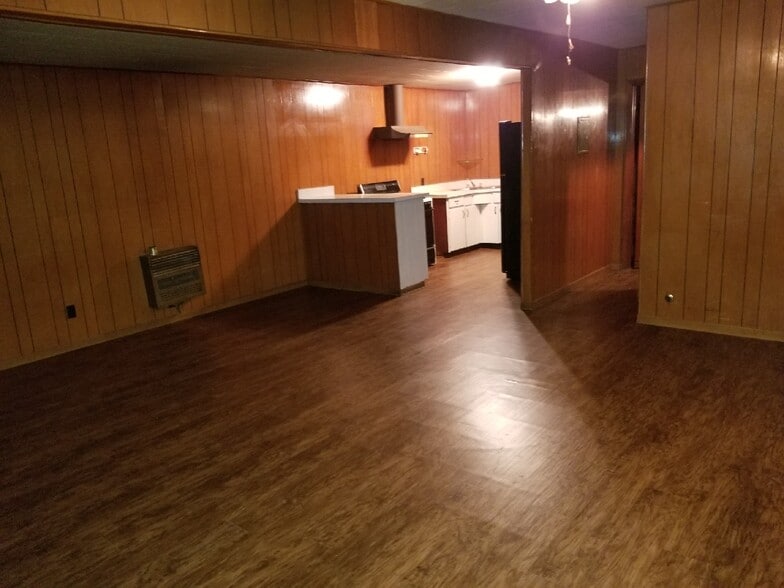 Building Photo - 809 W 4th St