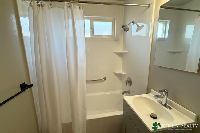 Building Photo - Beautifully Updated 3 Bedroom Home in South San Francisco