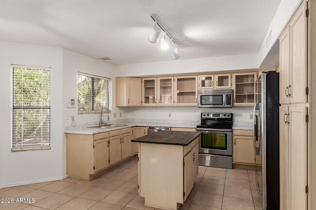 Building Photo - 4334 W Behrend Dr