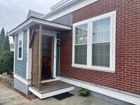 Building Photo - 407 Main St