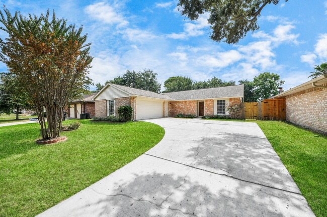 Building Photo - 14235 Rosetta Dr