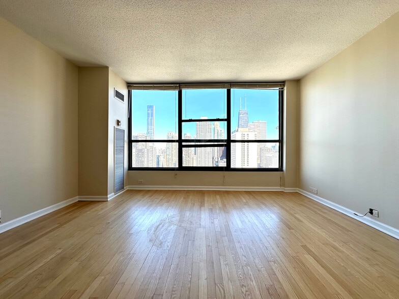 Building Photo - 405 N Wabash Ave